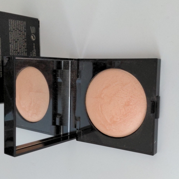Laura Mercier Matte Radiance Baked Powder 7.50 g /POIDS NET WT.0.26 0Z.. - Picture 3 of 5